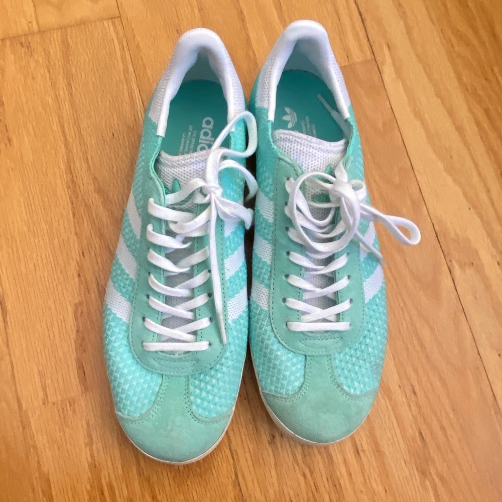 EUC adidas suede shoes size 8.5
